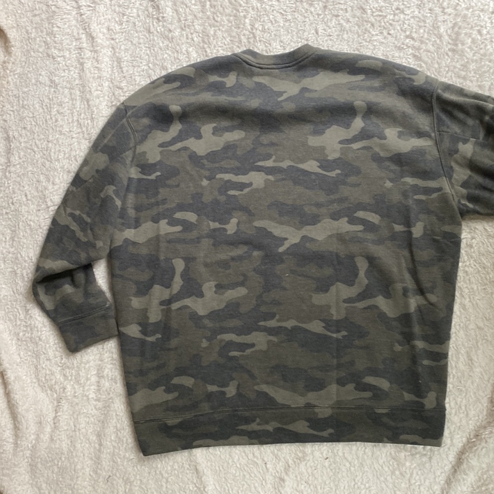 Express Oversized Camo With Front Hideaway Pocket - image 5